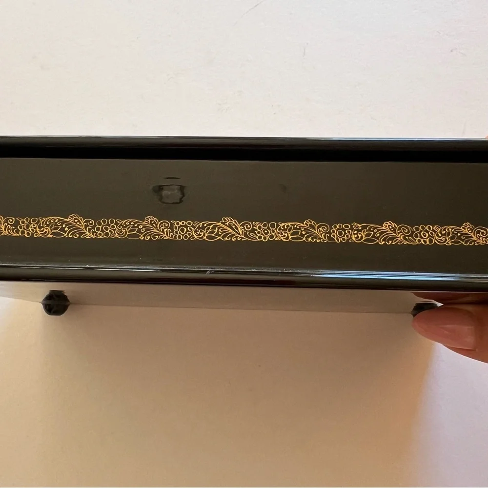 Vintage Russian Lacquer Box – Mstera Hand-Painted Papier-Mâché – 8” x 5” x 2”